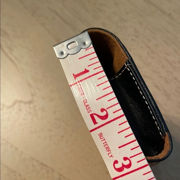 Lowepro Camera Case Sorrento 10 Black Ultra-Compact - Leather w/ Suede Lining - Picture 5 of 7